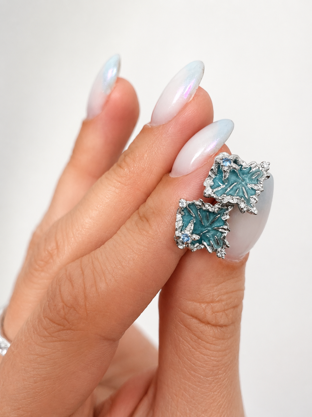 JURÉA Azélie Stud Earrings