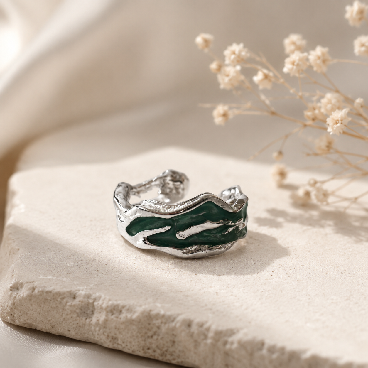 JURÉA Maris Ear Cuff